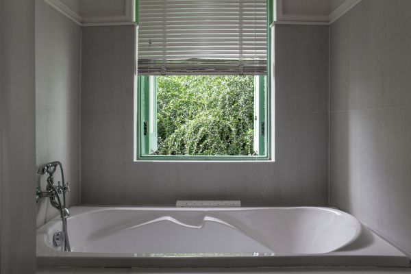Cost of Fiberglass Tub Installation in Lenoir City